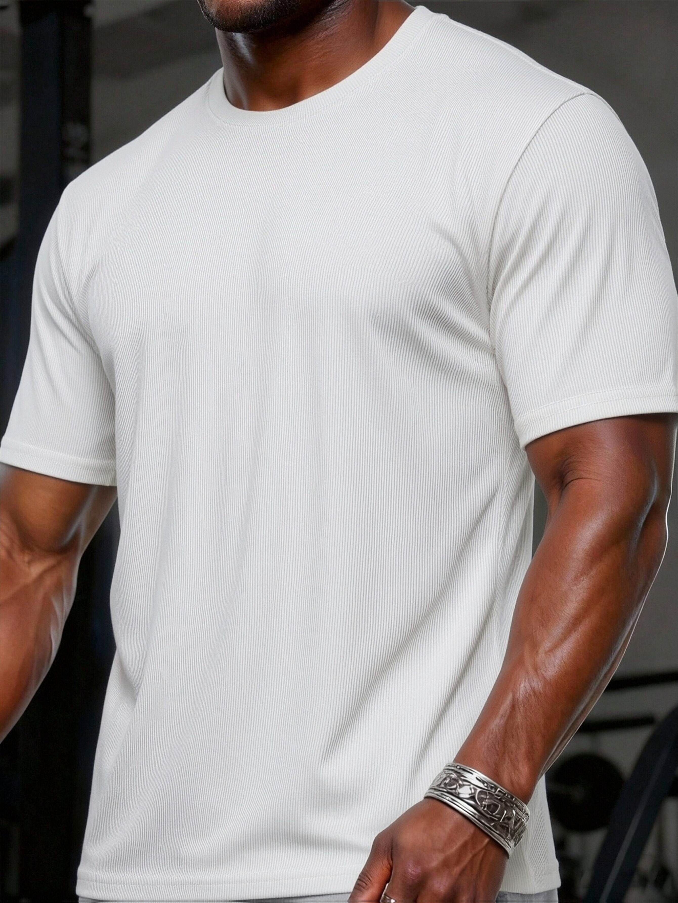 A Printed T-shirt with A Retro - Summer Clothing Must Haves avis et prix